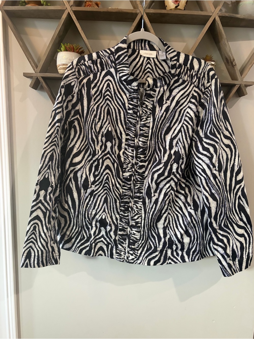 Chico's Size 3 (XL or Size
16) Zebra Patterned Zip Up Jacket/Blazer.